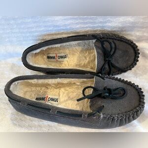 MINNETONKA🩶 Gray Leather Upper & Faux Fur Lining
